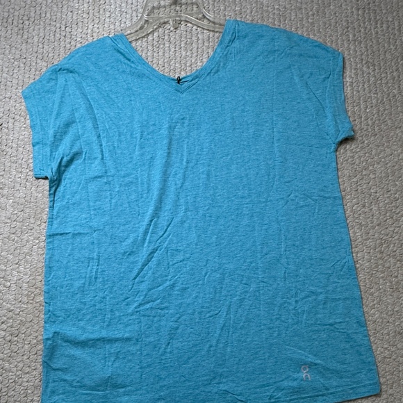 On™Cloud Women's Large R.O.C. Run On Clouds T-Shirt Spa  NWT - Picture 3 of 11
